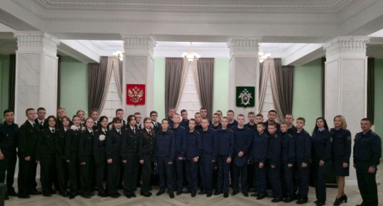 В Волгограде следователи-криминалисты областного управления СКР познакомили кадет с тонкостями своей работы
