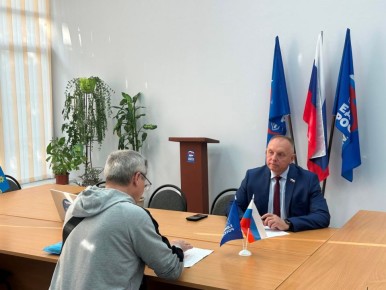 Депутат Волгоградской областной Думы Дмитрий Григоров провел очередной прием граждан в Волжском местном отделении партии «Единая Россия»