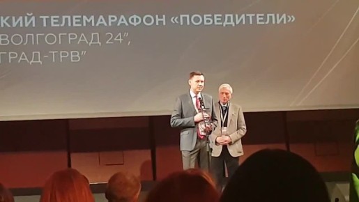 Кадры получения премии Эдуарда Сагалаева