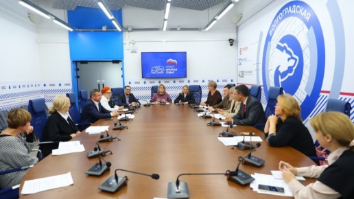 В Волгограде, на площадке штаба общественной поддержки, прошло заседание общественного совета федерального партийного проекта «Крепкая Семья»