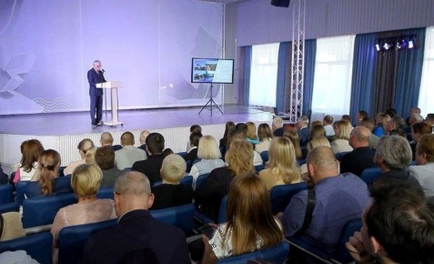 Познакомиться с жизнью района и узнать перспективы его развития, задать вопросы непосредственно руководству местной администрации и высказать свои пожелания - такую возможность предоставляют горожанам встречи с главами...
