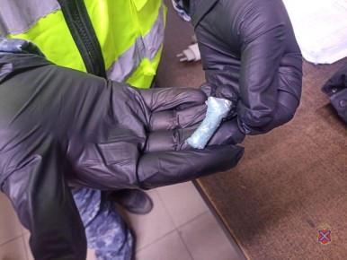 В Городищенском районе полицейские обнаружили наркотики у пассажира такси