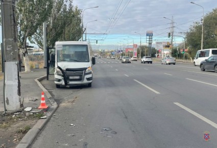 Трехлетний ребенок пострадал в массовом ДТП с автобусом в Волгограде